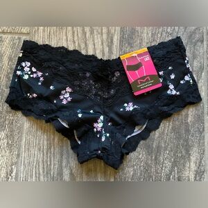New Maidenform Luxurious Lace Hipster Panties Size S/5. Black Floral.